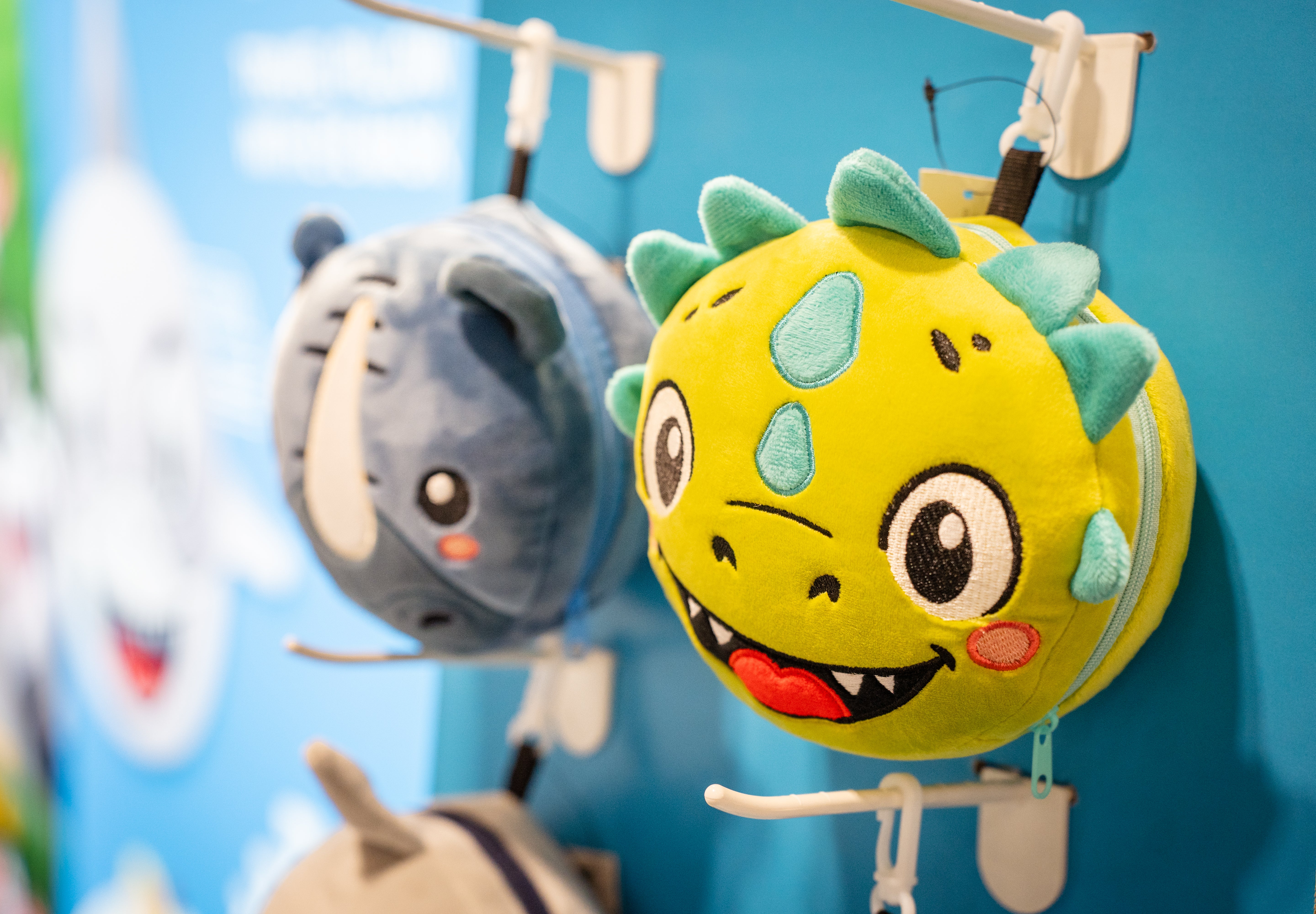 🦈 Almofada de viagem Zoo Nap Shark com máscara para os olhos